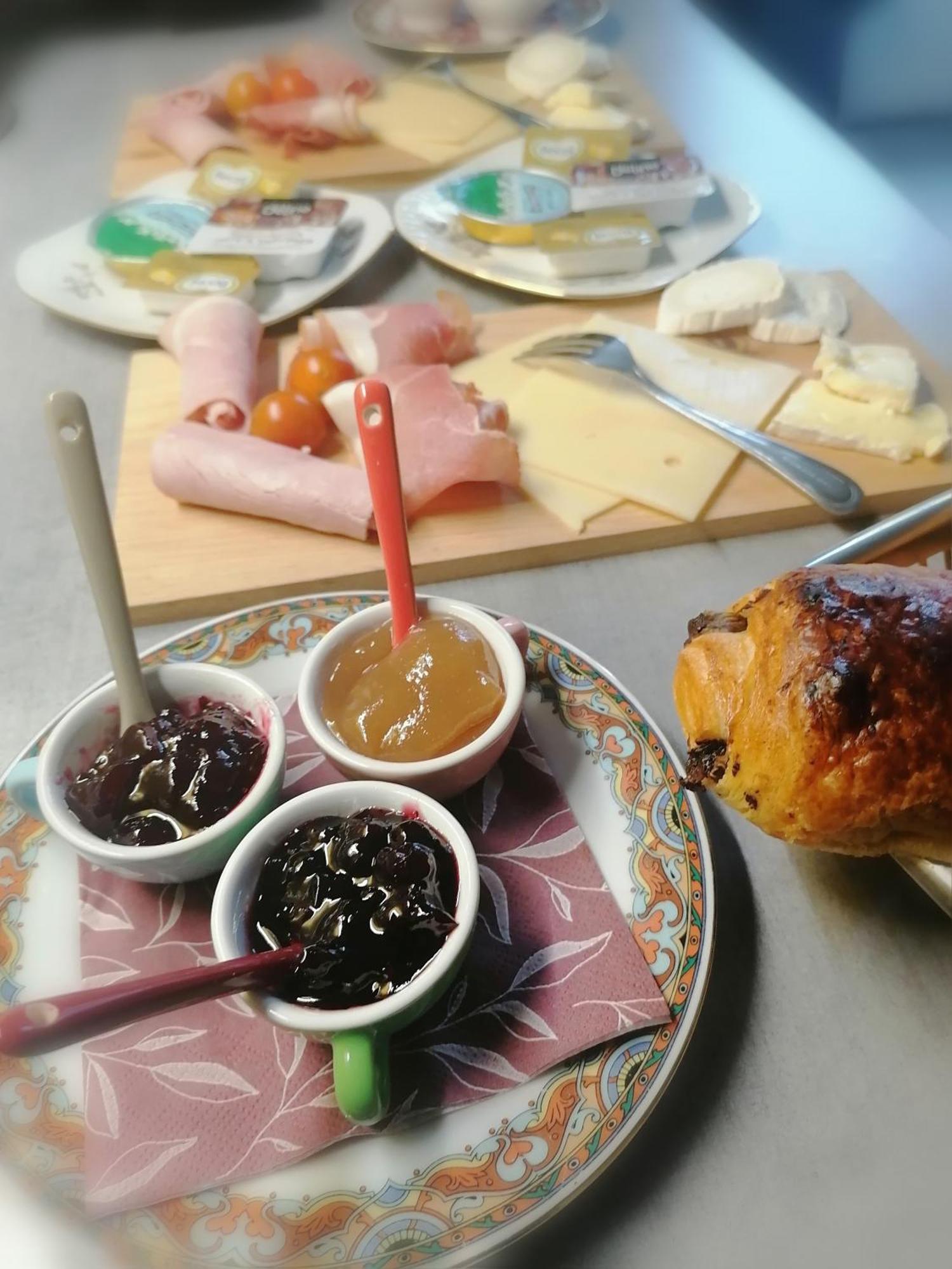 Chez Many, Par Fred Et Henri Bed & Breakfast Montherme Luaran gambar